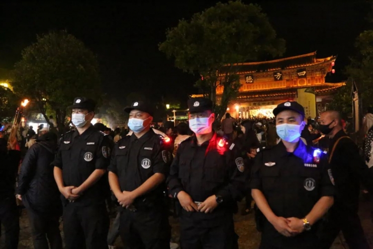 麗江公安當(dāng)好群眾“守夜人” 讓我們的城市更安全